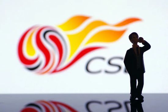 应该说，影片将《星际迷航》、《地心引力》以及《星球大战》、《警网铁金刚》等影片做了一番融合